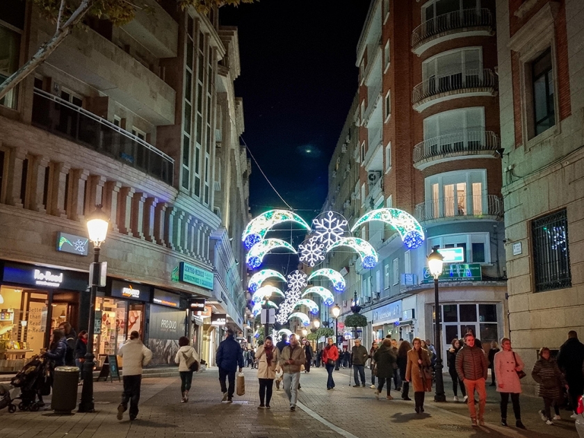 FECOM resalta el aliciente de los ciudadanos para salir a la calle y consumir en Navidad, pero que las ventas se han mantenido