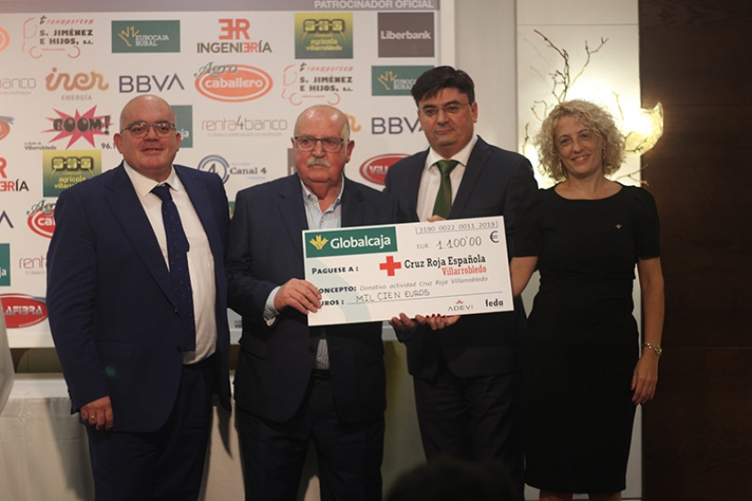 La cena empresarial de Villarrobledo ha contribuido con más de mil euros para la Cruz Roja roblense