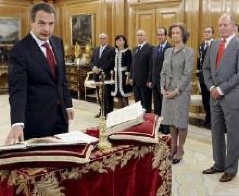 Zapatero anuncia un Gobierno con 17 carteras