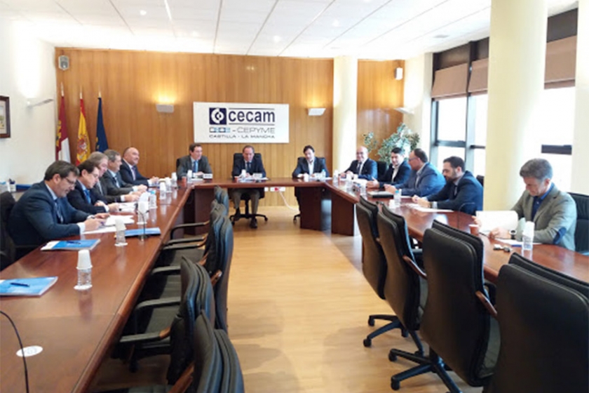 Foto de archivo de una reunión de la Junta Directiva de CECAM