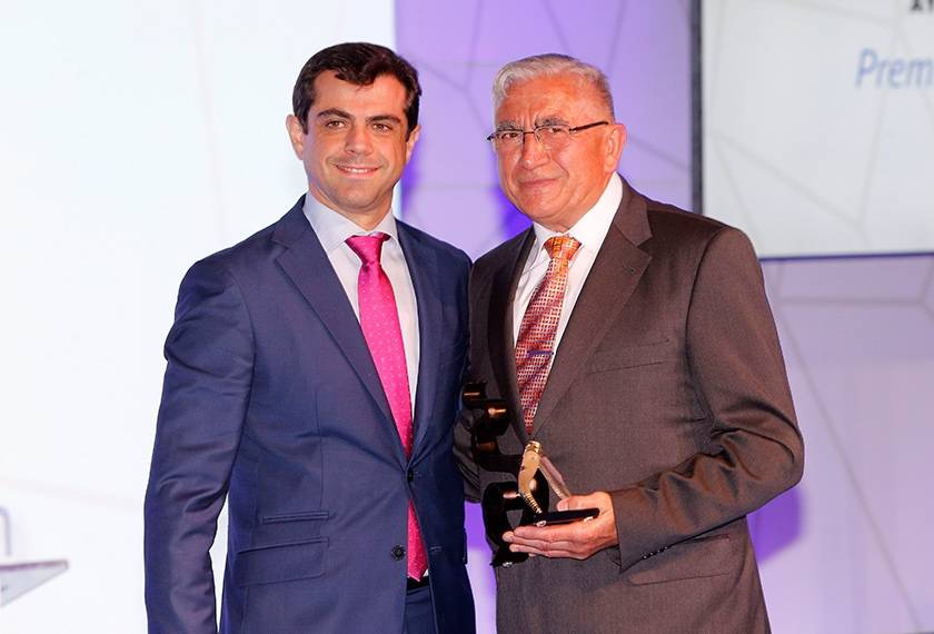 José Luis Navalón recoge el Mérito Empresarial de los Premios SAn Juan&#039;2015-XVI Edición de manos del alcalde de Albacete