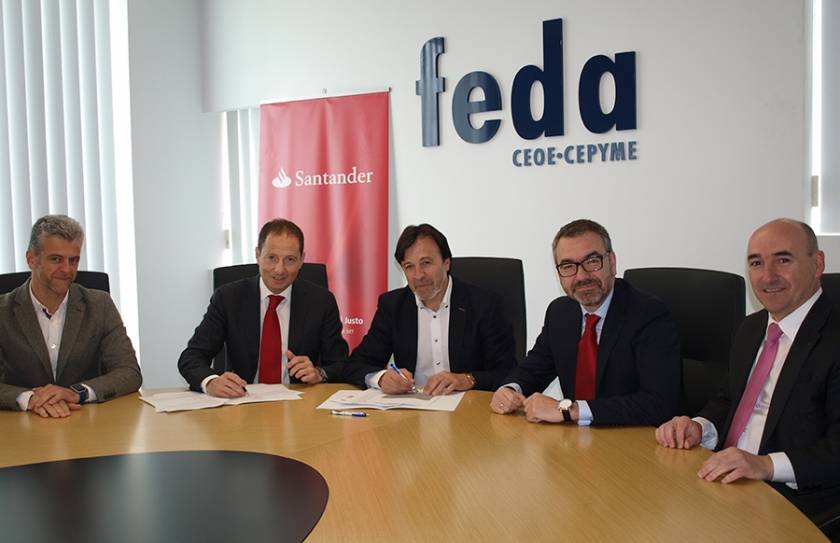 Banco Santander pone en manos de las pymes de FEDA una amplia gama de productos financieros