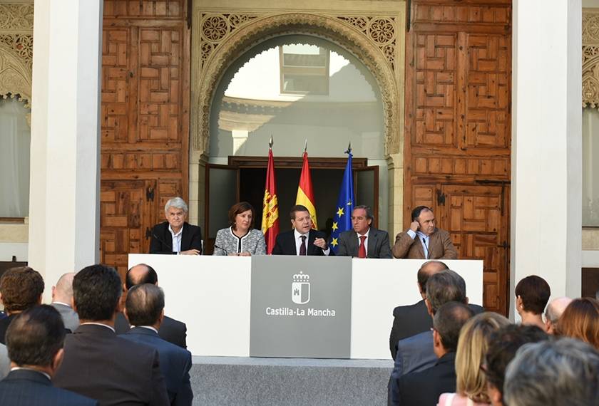 El Pacto ha sido firmado en el Palacio de Fuensalida, sede de la Presidencia de Castilla-La Mancha